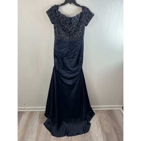 La Femme Off the Shoulder Beaded Satin Trumpet Gown in Color Navy in Size 6 NWOT - Picture 5 of 10